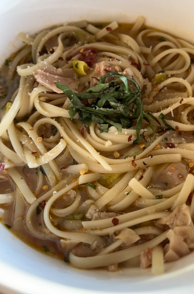 Pesto's Chandler clam linguine